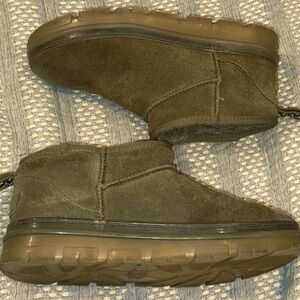 Ugg Mini Boot Clear Sole - Size 9